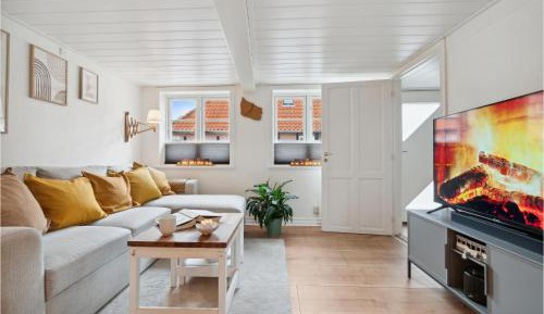 One-Bedroom Holiday Home