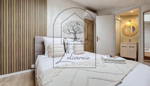 Deluxe Double Room (2 Adults + 1 Child)