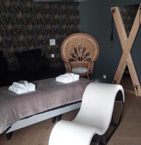 Queen Suite with Spa Bath