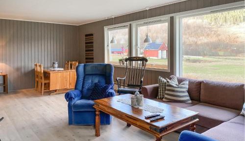 Three-Bedroom Holiday Home 