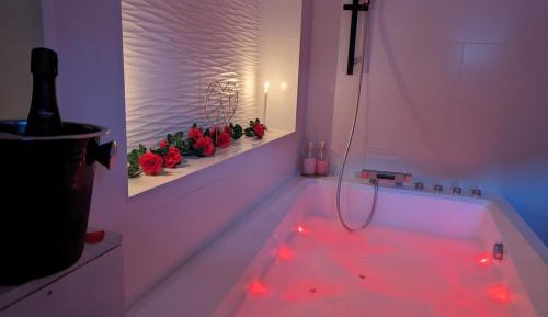 Suite with Hot Tub