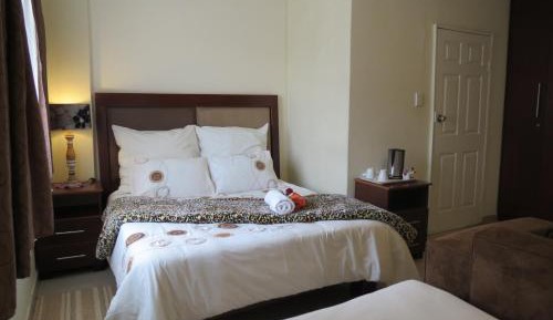 Deluxe King Suite