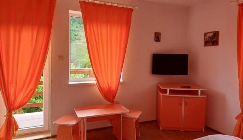 Deluxe Double Room (2 Adults + 1 Child)