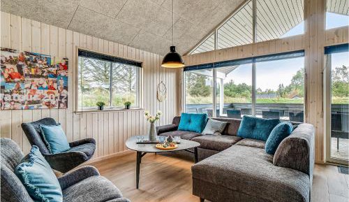 Eight-Bedroom Holiday Home