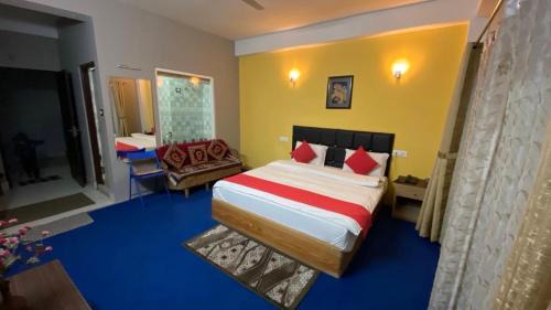 Deluxe Double Room (2 Adults + 1 Child)