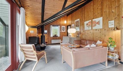 Three-Bedroom Holiday Home 