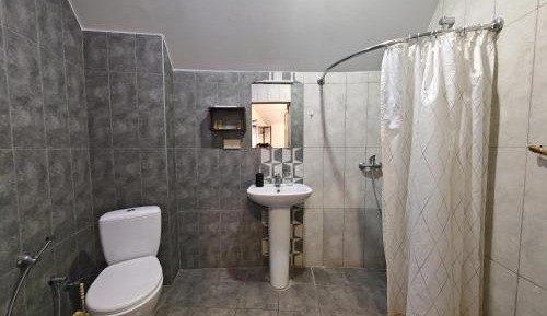 Deluxe Double Room (2 Adults + 1 Child)