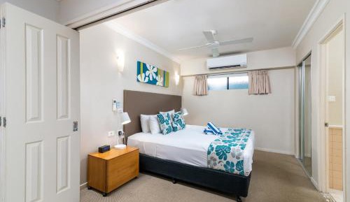 One-Bedroom Apartment with Pool View