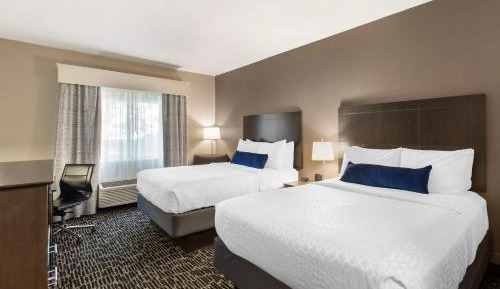 Queen Room with Two Queen Beds and Mobility Accessible Bathtub