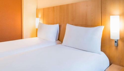 Standard Room with 2 Single Beds