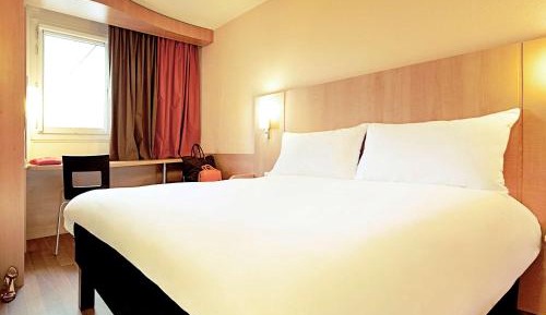 Standard Room with 1 Double and 1 Child Bed