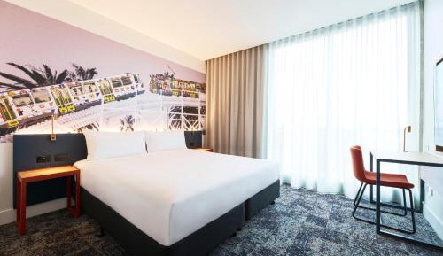 Deluxe Room with 1 king size bed