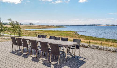 Thirteen-Bedroom Holiday home