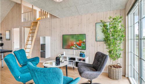 Nine-Bedroom Holiday Home