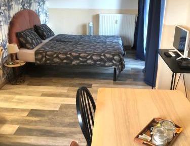 One-Bedroom Apartment with Balcony