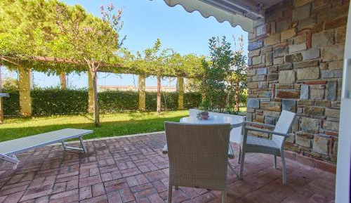 One-Bedroom Apartment with Garden