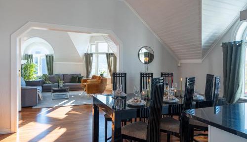 Four-Bedroom Luxury Apartment