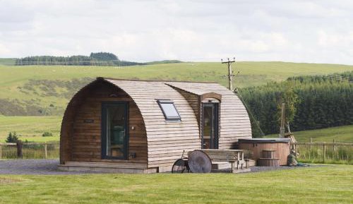 Large Cabin with Hot Tub