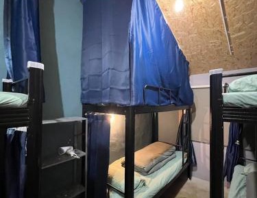 6-Bed Mixed Dormitory Room - with shared bathroom