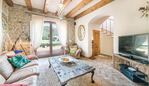 Three-Bedroom Holiday Home 