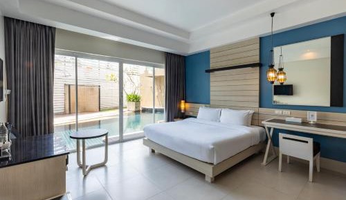Double or Twin Room with Pool Access