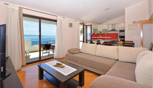Eight-Bedroom Holiday Home