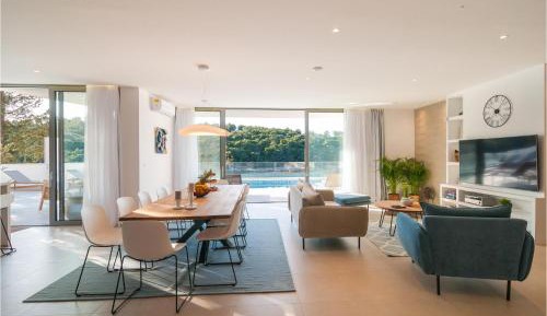 Six-Bedroom Holiday Home