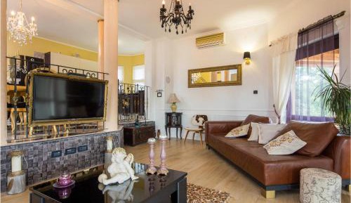 Four-Bedroom Holiday Home
