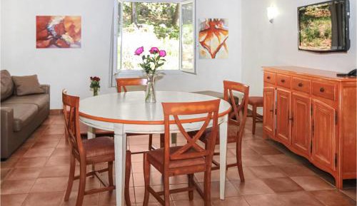 Three-Bedroom Holiday Home 