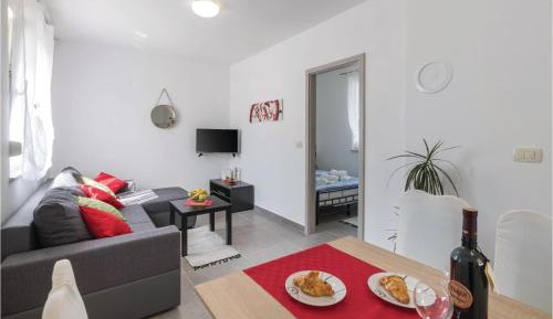 One-Bedroom Holiday Home