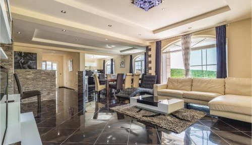 Six-Bedroom Holiday Home