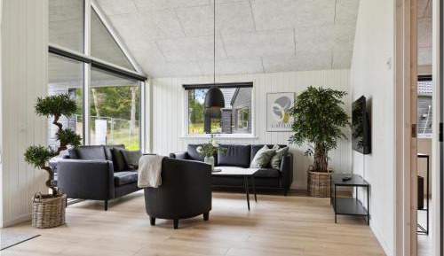 Six-Bedroom Holiday Home