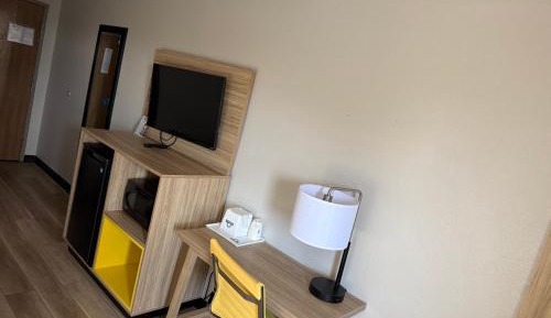 King Room with Bath Tub - Mobility Accessible/Non-Smoking