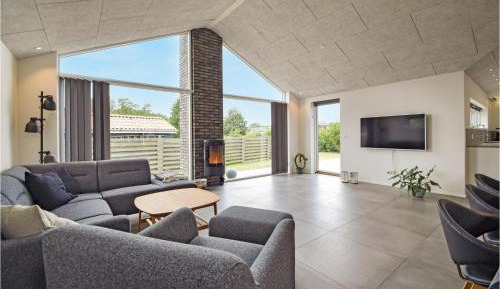 Three-Bedroom Holiday Home 