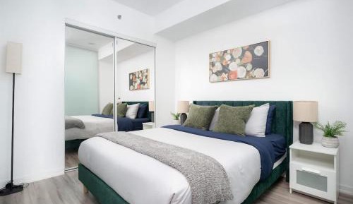 Deluxe One-Bedroom Apartment