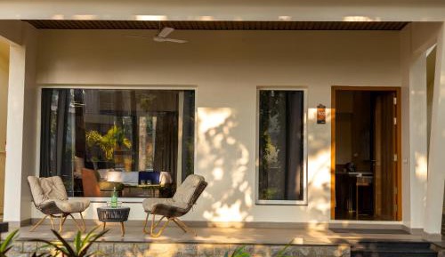 Villa with Garden View