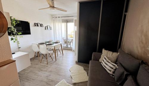 One-Bedroom Apartment - Sea Side