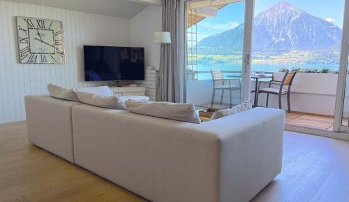 Apartment with Lake View