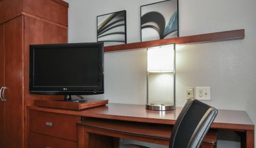 Deluxe King Room with Marina View