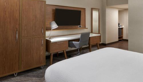 Guest room, 1 Queen, City view