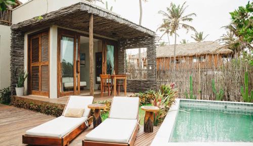 Queen Suite with Pool View