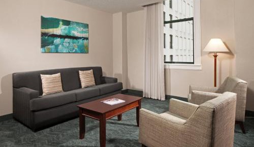 Deluxe One-Bedroom King Suite - Sofa Bed