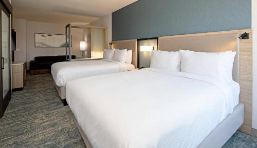 Suite with 2 Queen Trundle Beds 