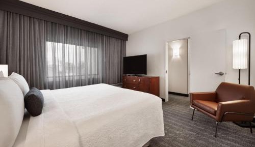 King Suite with Courtyard View