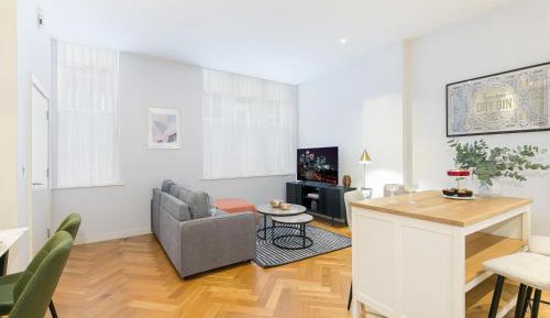 One-Bedroom Deluxe Apartment