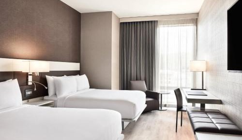 Queen Room with Two Queen Beds - Hearing Accessible