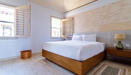 Villa with Garden View