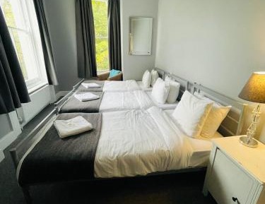 Basic Triple Room with Shared Bathroom