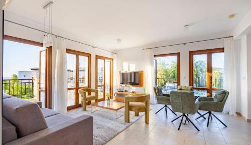 One-Bedroom Apartment with Terrace 2