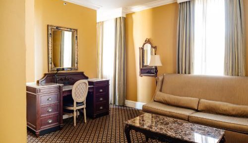 King Suite (24/7 Front Desk)
